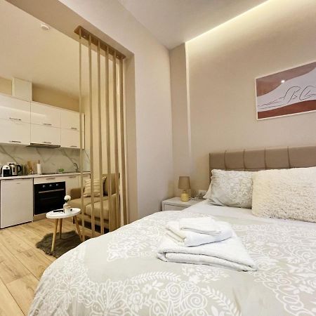 Aj Apartments, Hidden Gem In The Heart Of ティラナ エクステリア 写真