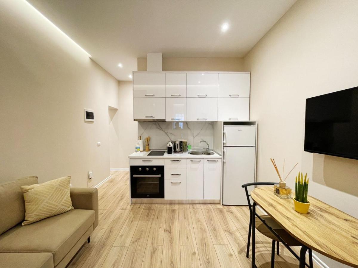 Aj Apartments, Hidden Gem In The Heart Of ティラナ エクステリア 写真