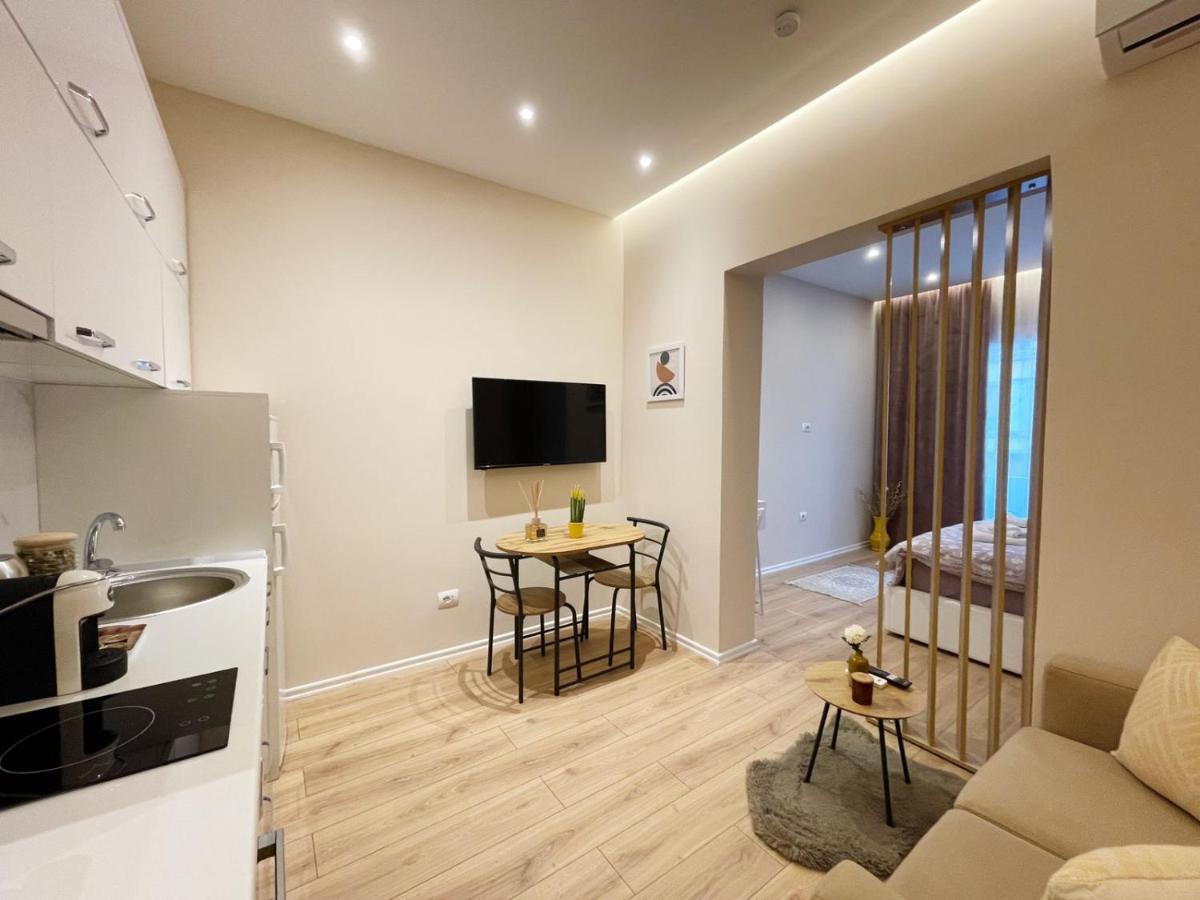 Aj Apartments, Hidden Gem In The Heart Of ティラナ エクステリア 写真